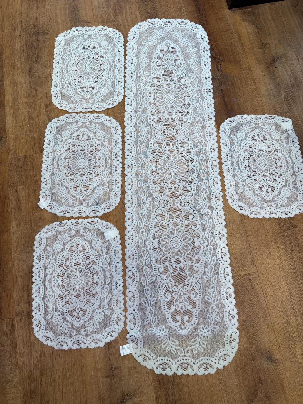 Brand New White/Ivory Lace Table Runner & 4 Matching Placemats